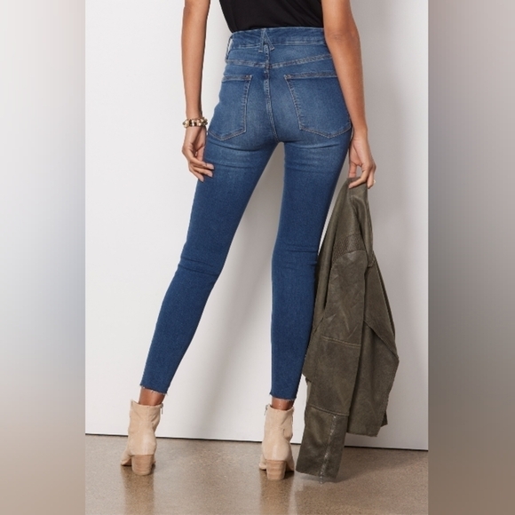 NWT Good American Good Waist Crop Jean $149 - Picture 3 of 13